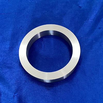Anillo de tantalio forjado